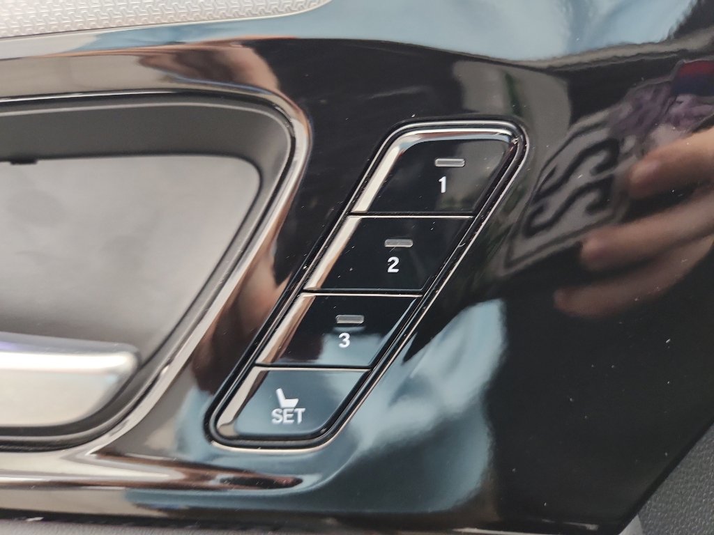 Used 2025 Acura MDX A-Spec AWD/4WD image 9