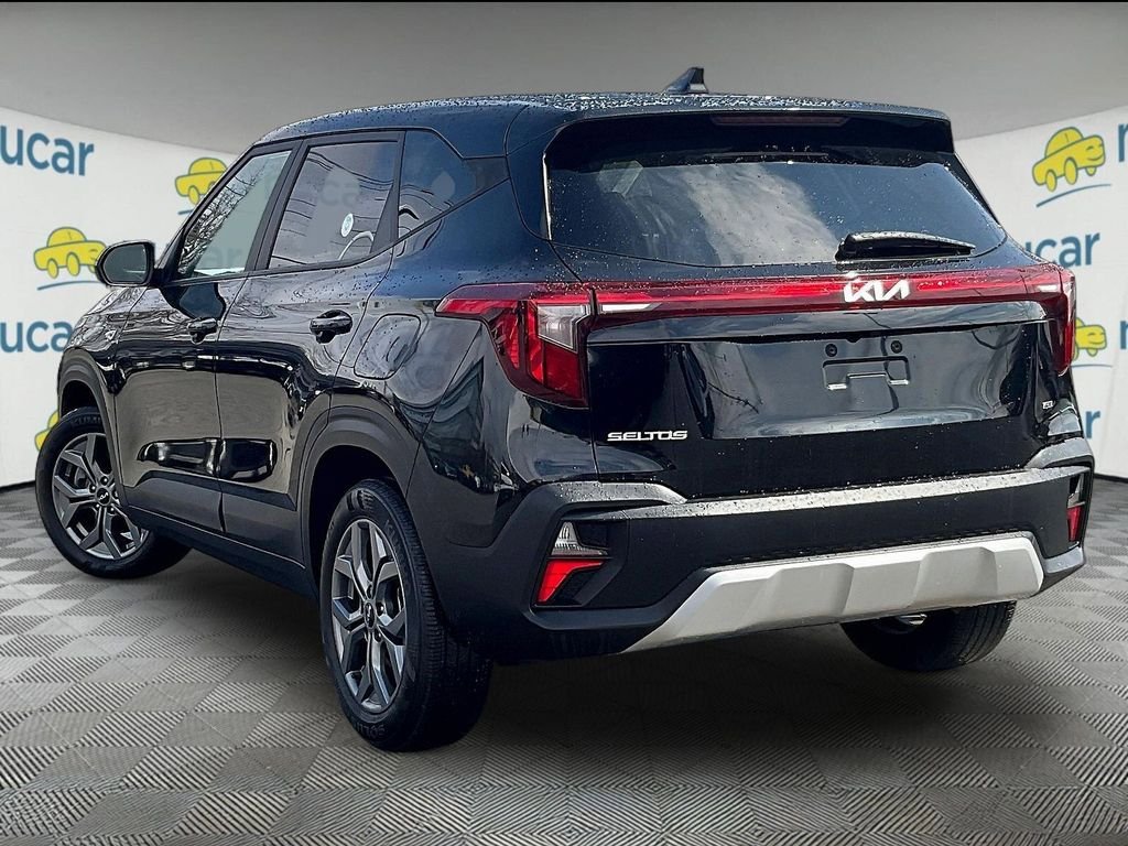 Used 2024 Kia Seltos LX AWD/4WD image 4