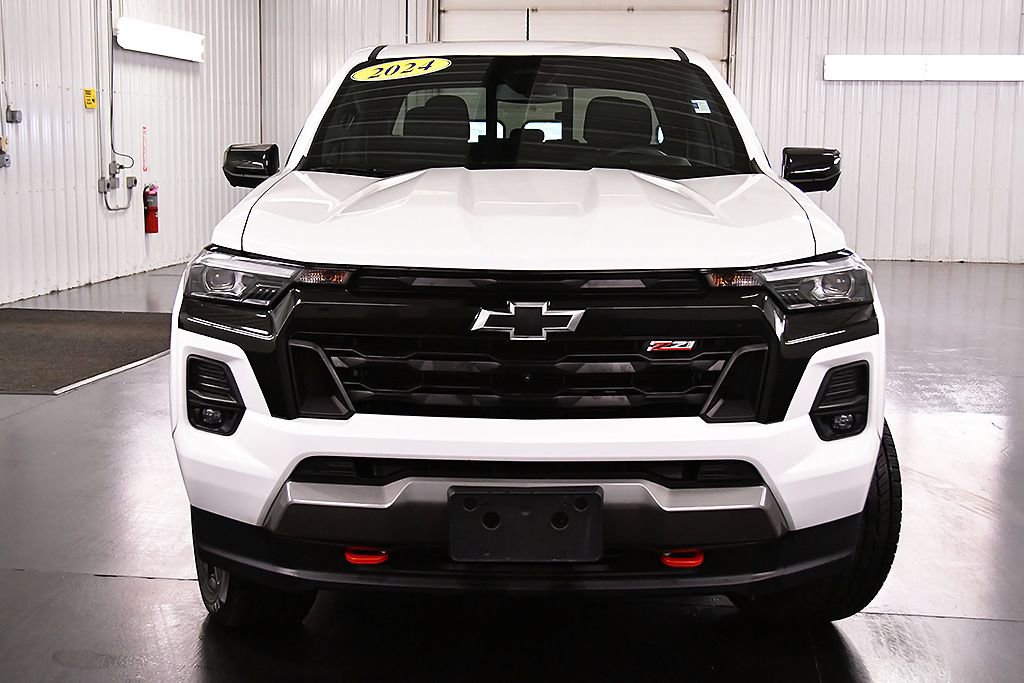 Used 2024 Chevrolet Colorado Z71 w/ LPO, Dark Essentials Package image 2