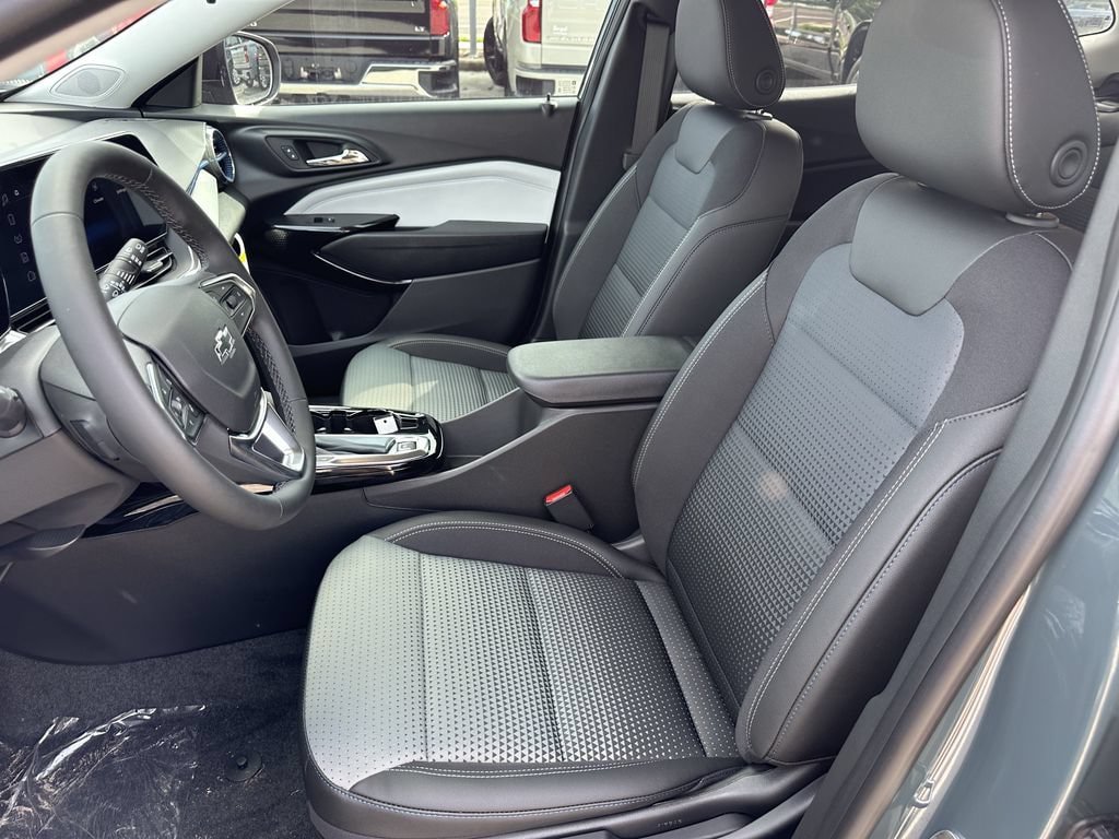 New 2026 Chevrolet Trax LT w/ Driver Confidence Package FWD image 17