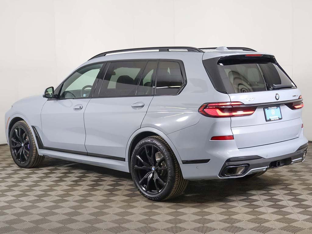 Used 2024 BMW X7 xDrive40i w/ Executive Package image 12
