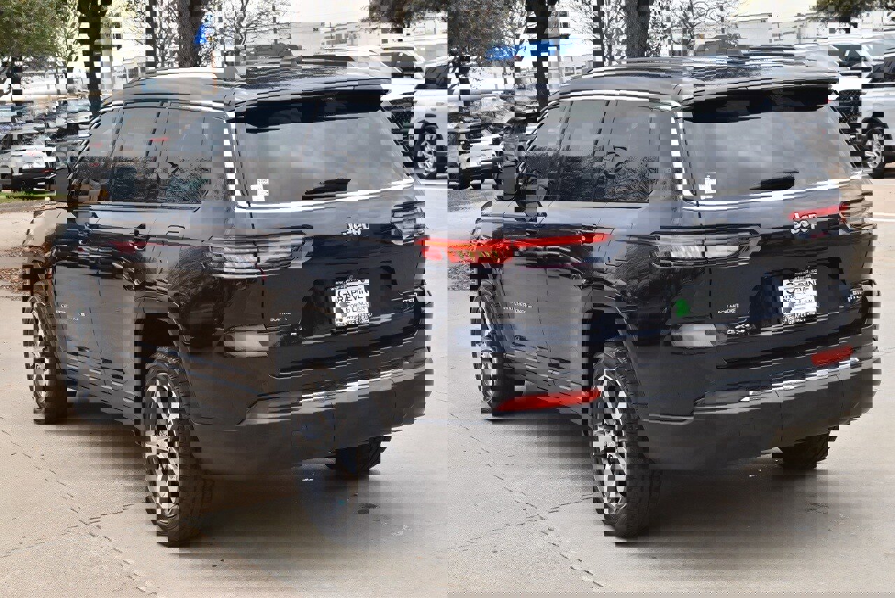 Used 2023 Jeep Grand Cherokee L Limited w/ Luxury Tech Group II image 10