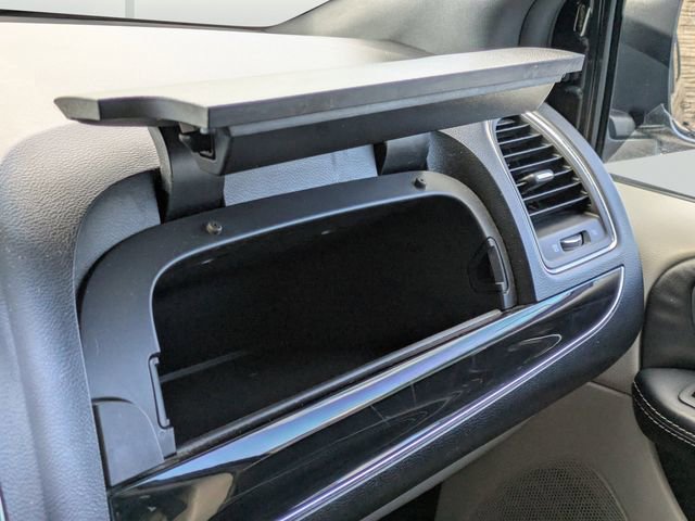 Used 2020 Dodge Grand Caravan SXT image 33