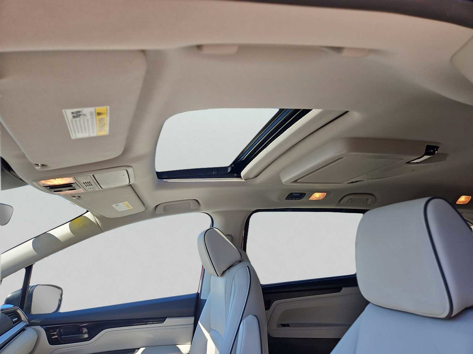 Certified 2025 Honda Odyssey Touring image 8