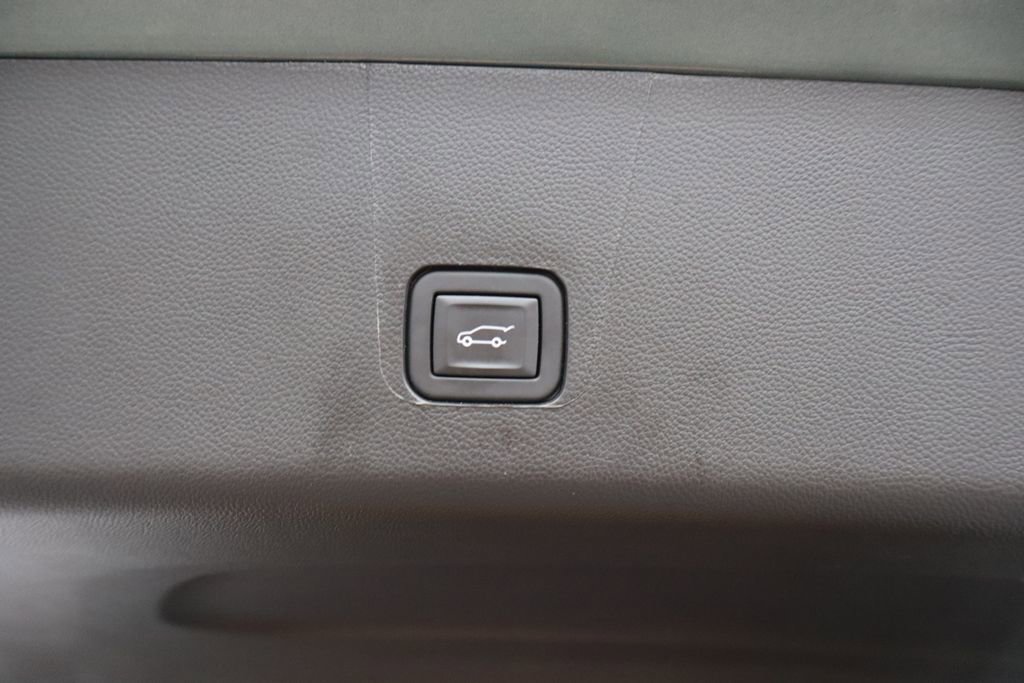 Used 2023 Chevrolet Traverse LT image 27