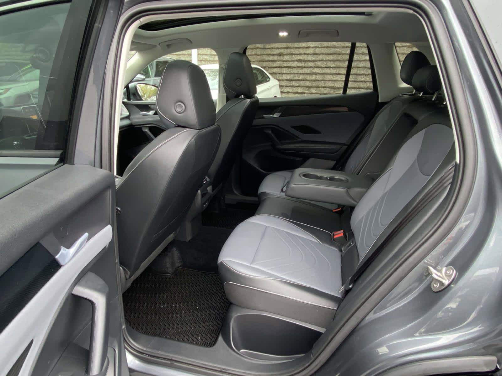 Certified 2026 Volkswagen Tiguan SE w/ Panoramic Sunroof Package AWD/4WD image 24