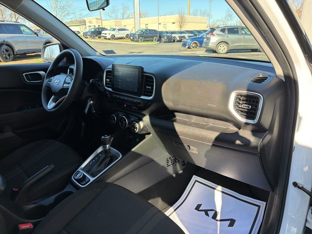 Used 2020 Hyundai Venue SEL image 13