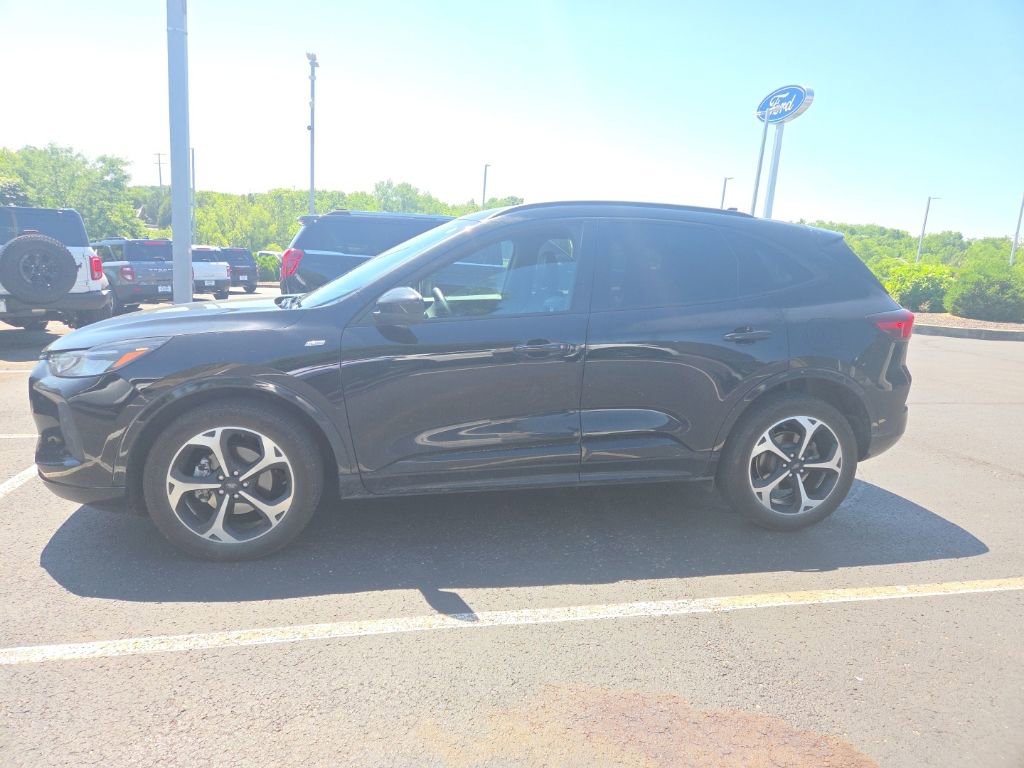 Used 2023 Ford Escape ST-Line Select w/ Tech Pack #2 AWD/4WD image 4