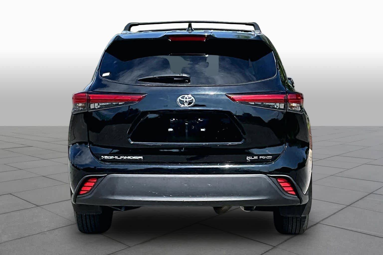 Used 2023 Toyota Highlander XLE AWD/4WD image 5