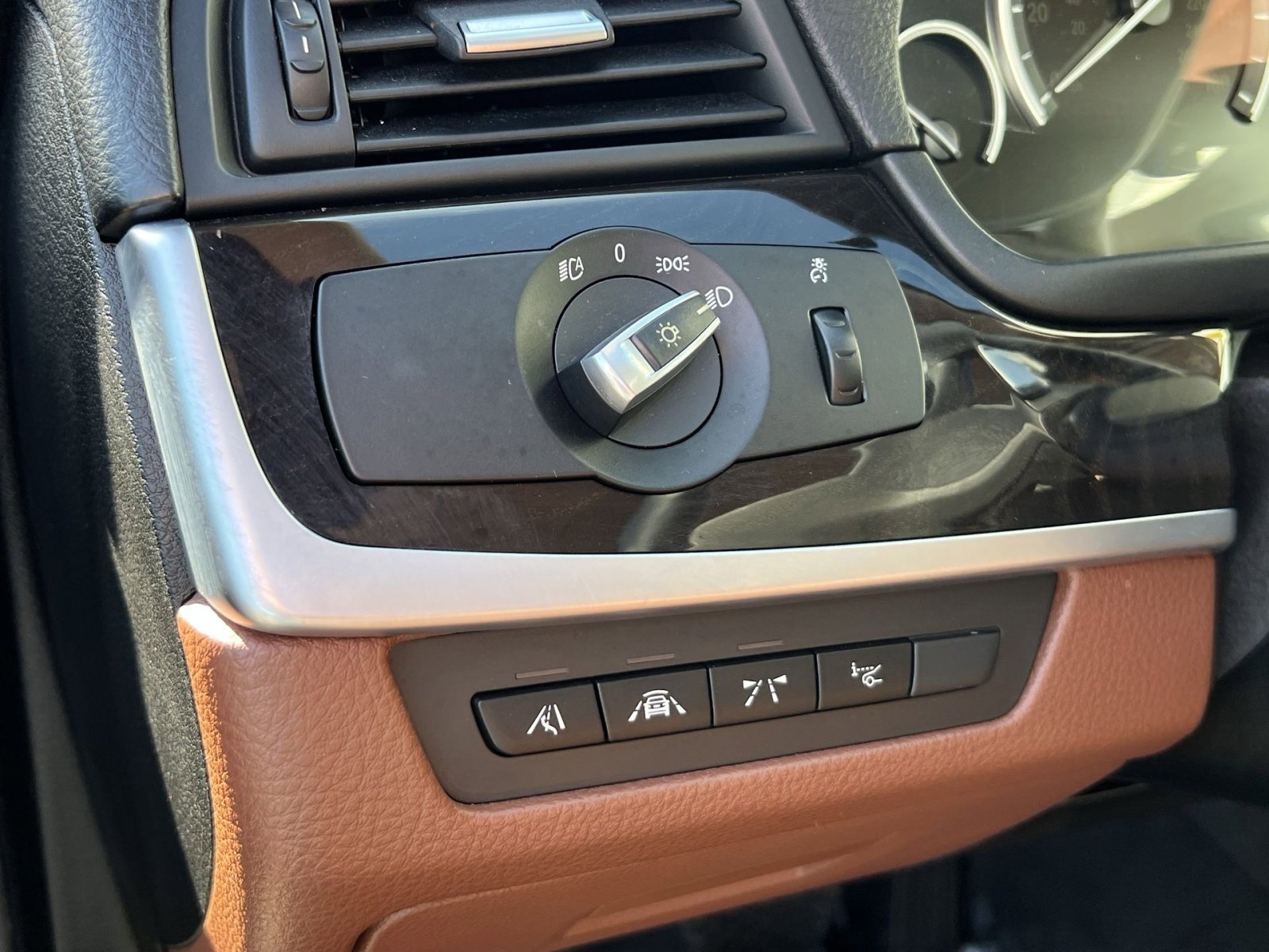 Used 2014 BMW 550i xDrive Sedan image 28