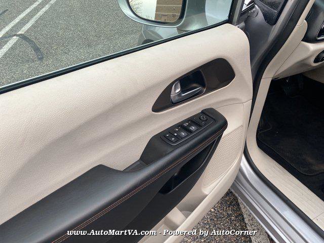 Used 2019 Chrysler Pacifica Touring Plus w/ Advanced Safetytec Group image 19