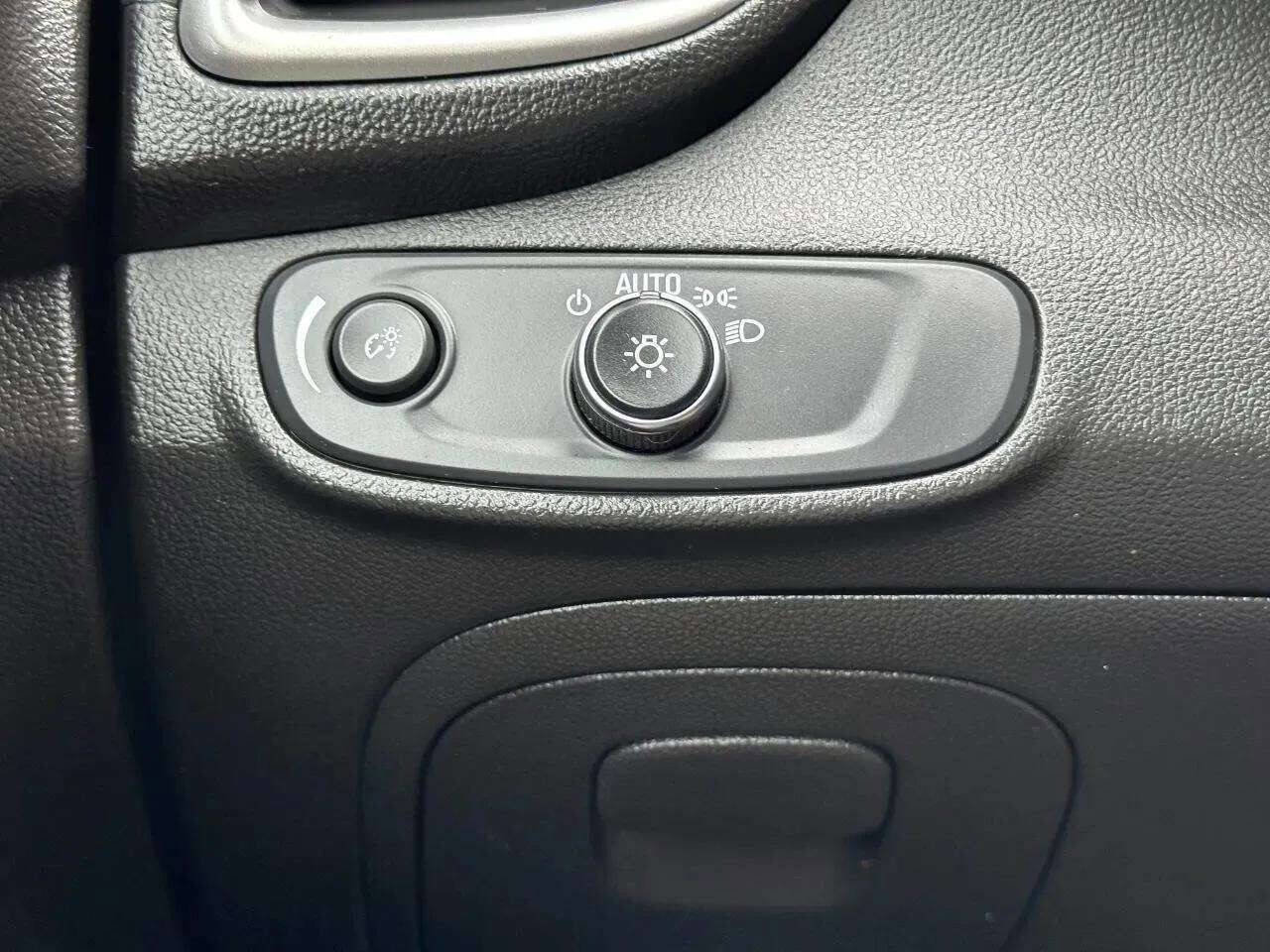 Used 2020 Chevrolet Trax LS image 28