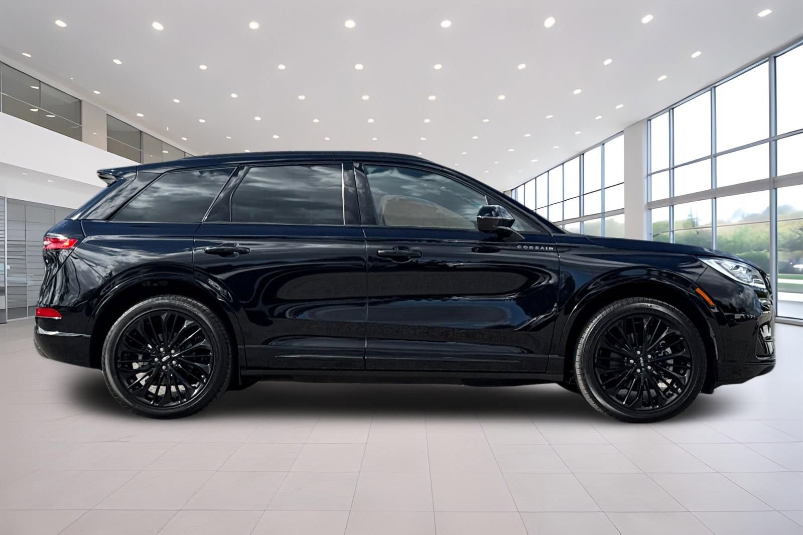 Used 2025 Lincoln Corsair Grand Touring w/ Equipment Group 302A image 3