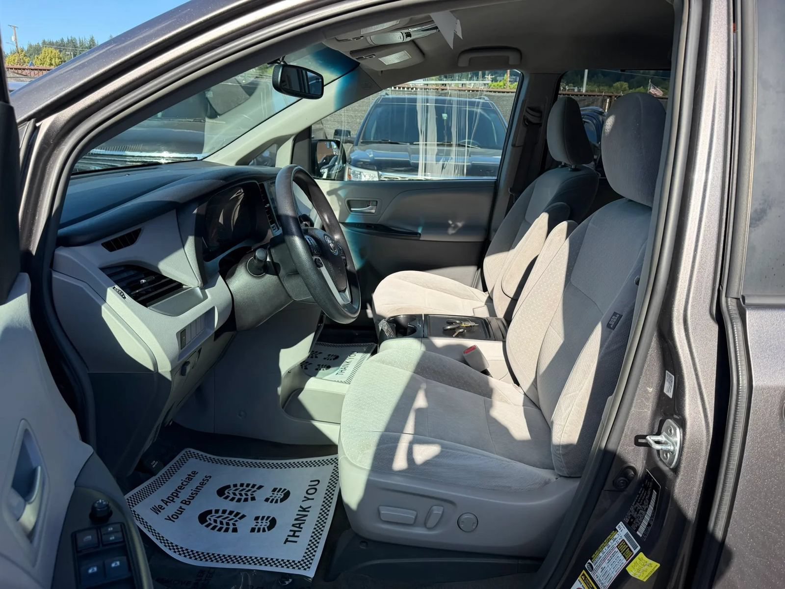 Used 2017 Toyota Sienna LE FWD image 8