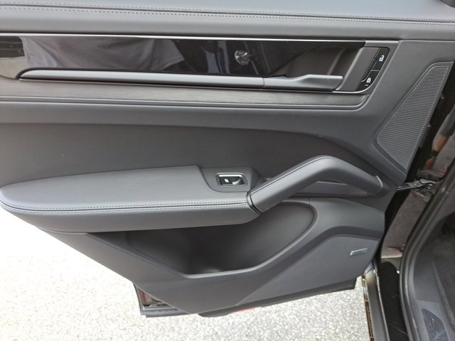 New 2026 Porsche Cayenne GTS image 21