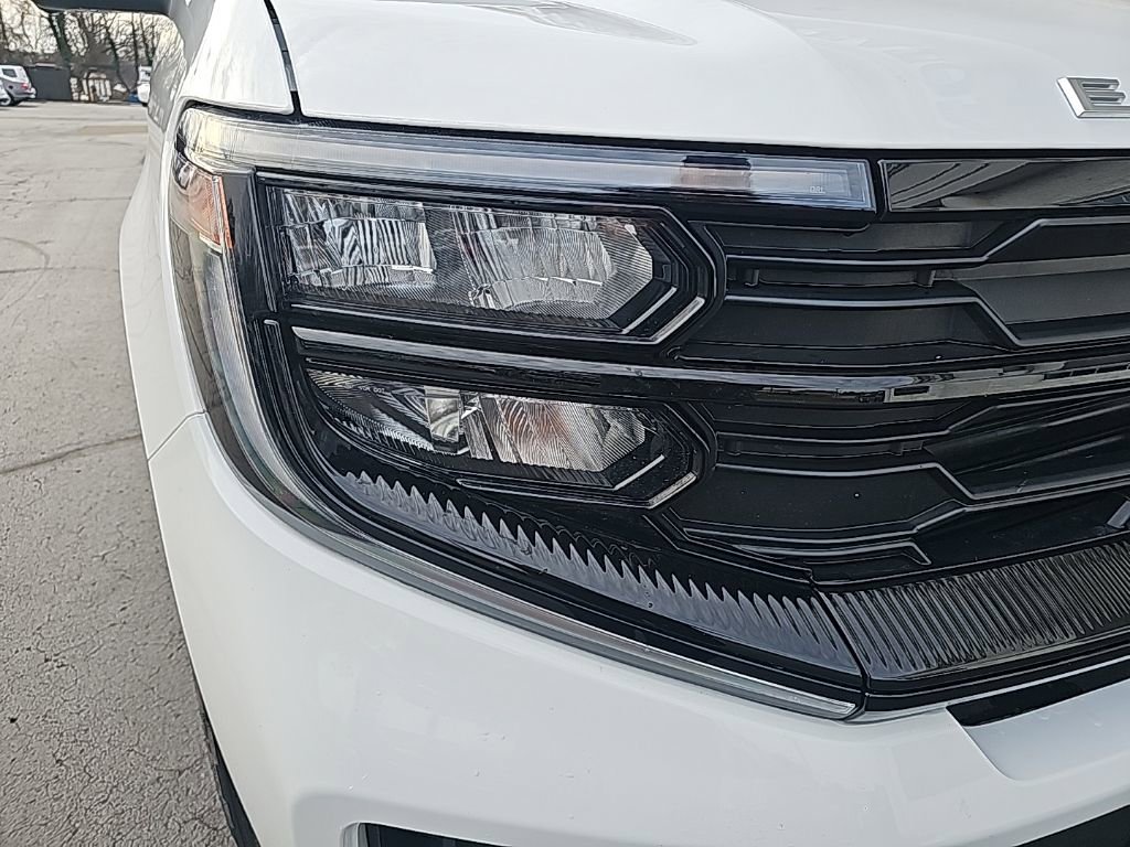 Used 2025 Ford Expedition Active image 7