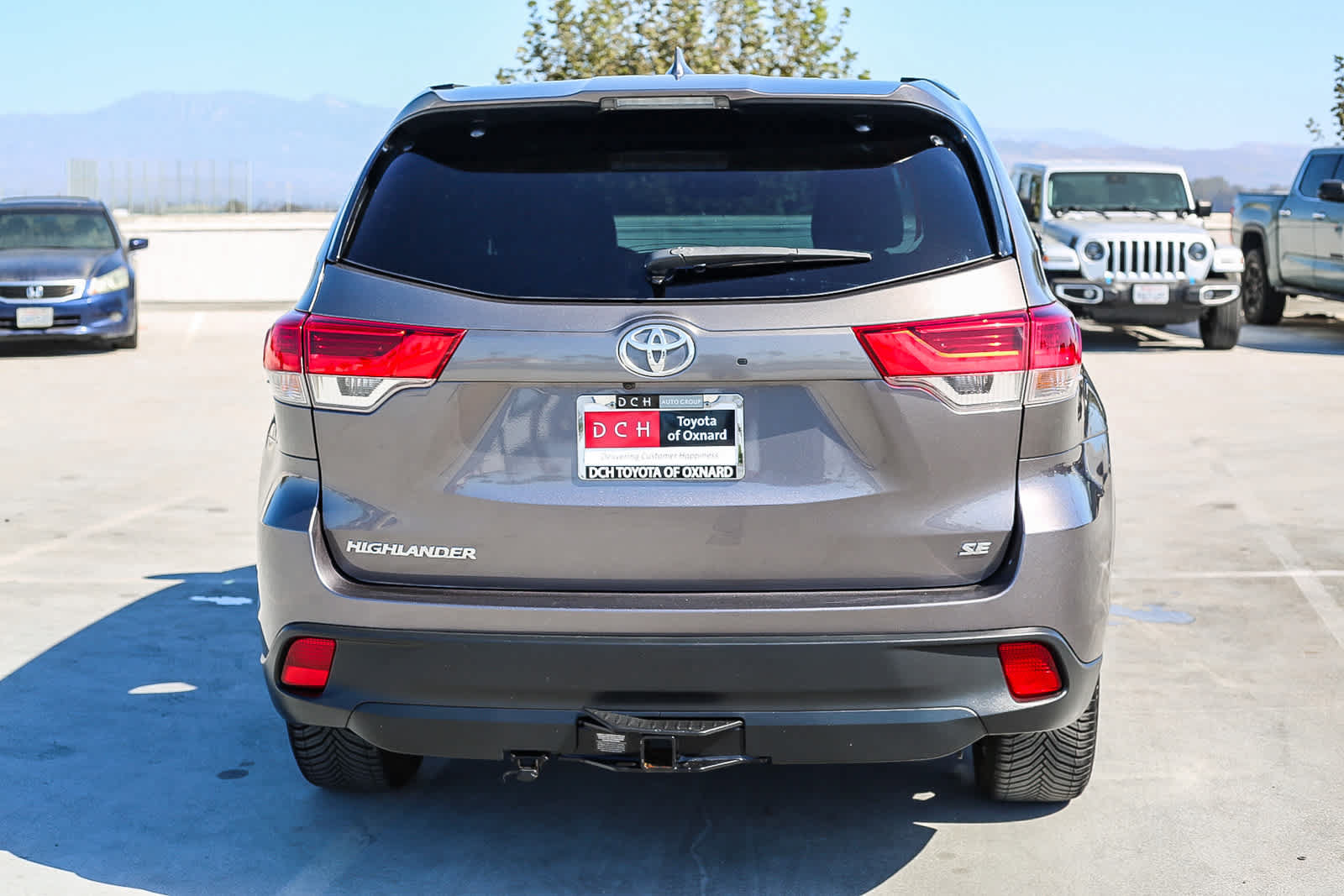 Used 2018 Toyota Highlander SE w/ Carpet Mat Package (TMS) FWD image 6