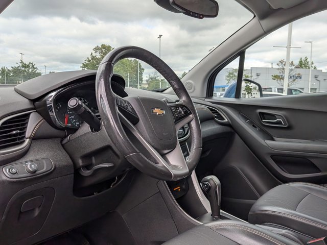Used 2020 Chevrolet Trax LT w/ LT Convenience Package AWD/4WD image 9