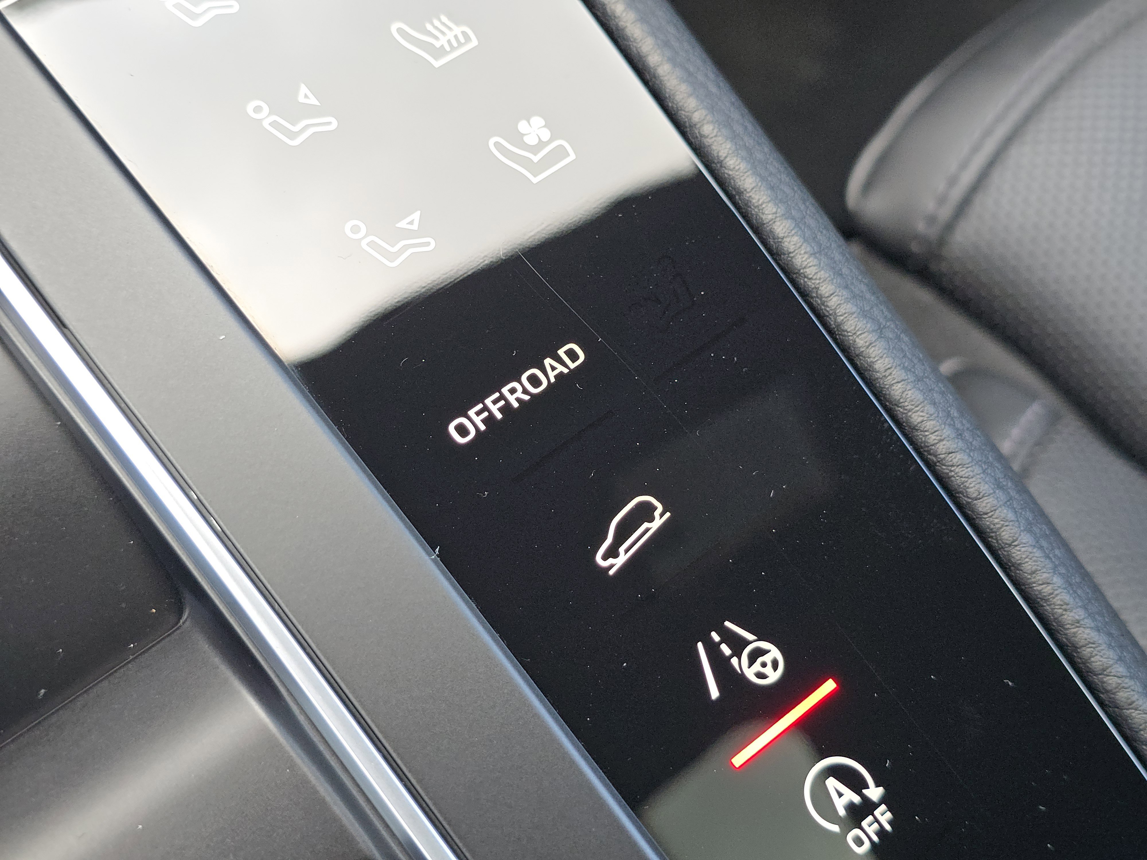 Certified 2025 Porsche Macan image 25