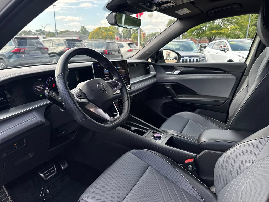 Used 2026 Volkswagen Tiguan SE R-Line AWD/4WD image 15