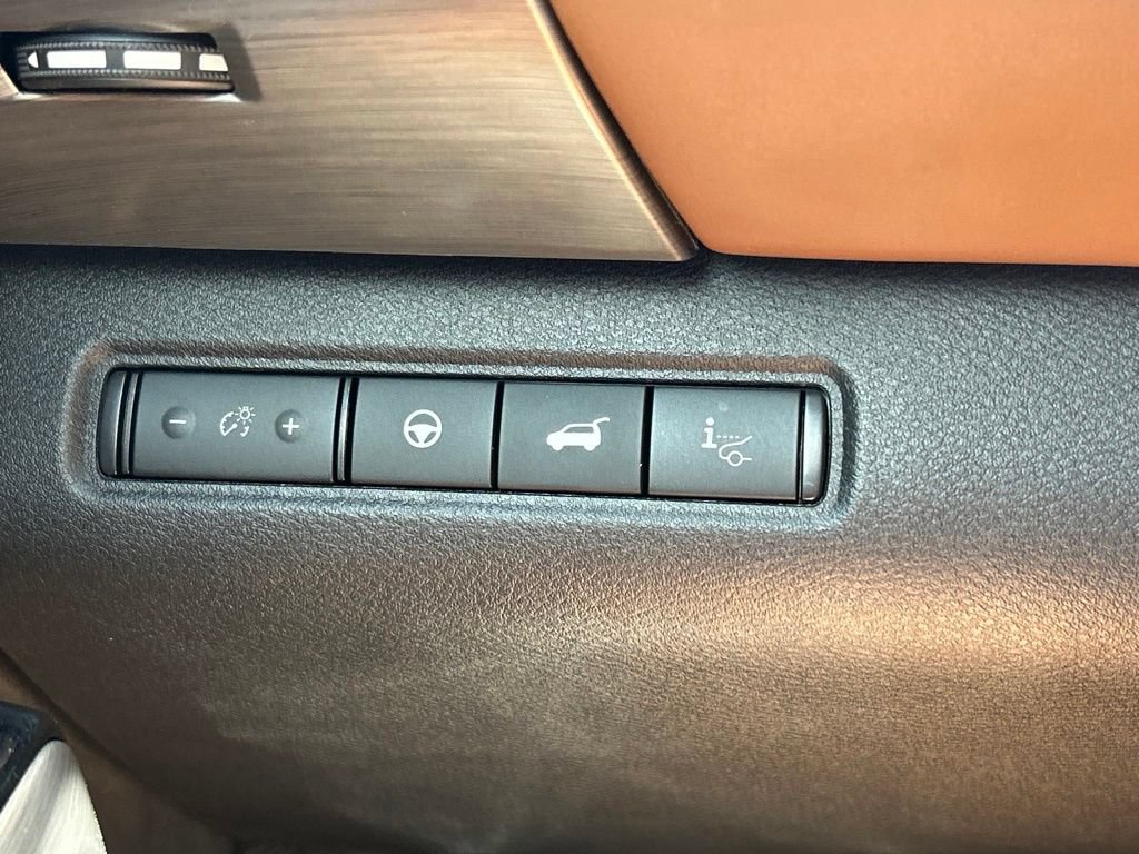Certified 2025 Nissan Pathfinder Platinum w/ Cargo Package FWD image 32