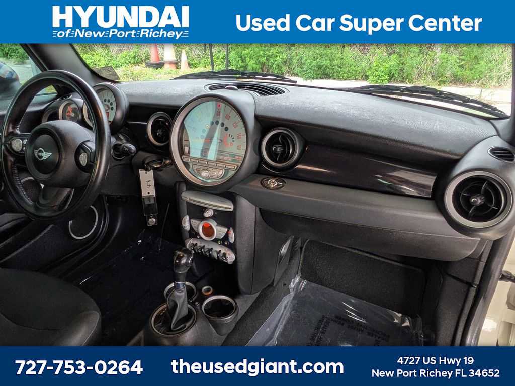 Used 2009 MINI Cooper Convertible w/ Cold Weather Pkg FWD image 15