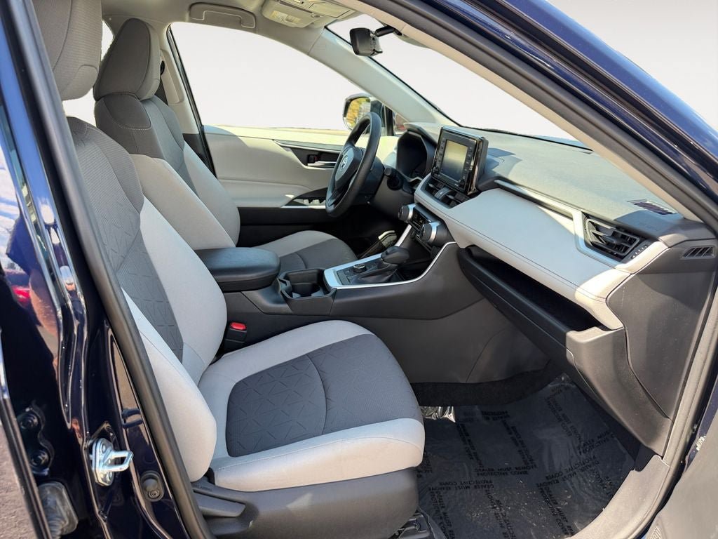 Used 2021 Toyota RAV4 XLE AWD/4WD image 24