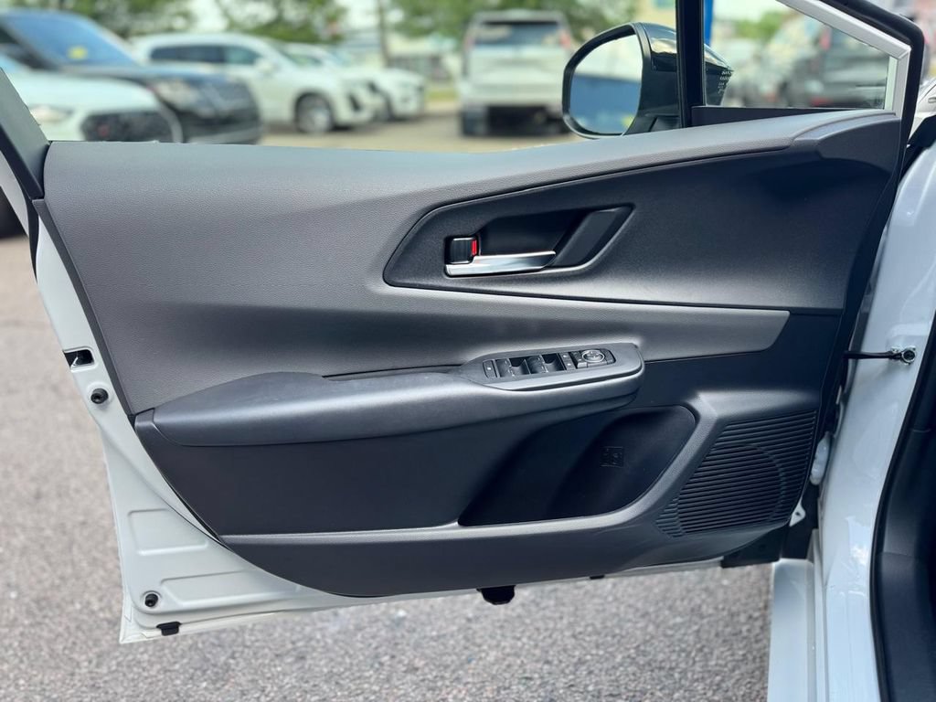 Used 2025 Toyota Prius XLE AWD/4WD image 13