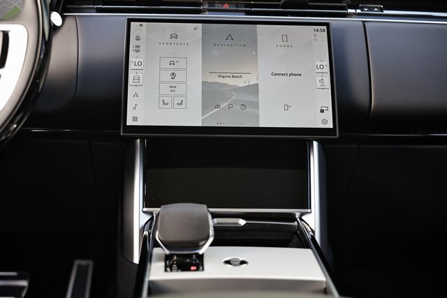 New 2025 Land Rover Range Rover SE image 38