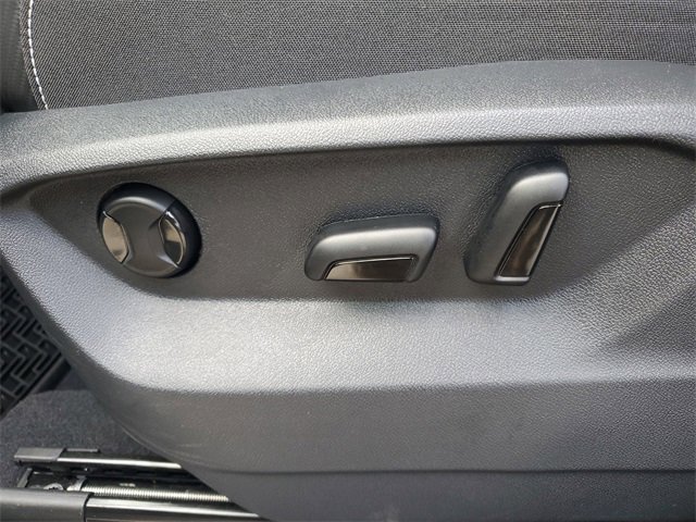 Used 2025 Volkswagen Atlas Cross Sport SE image 18