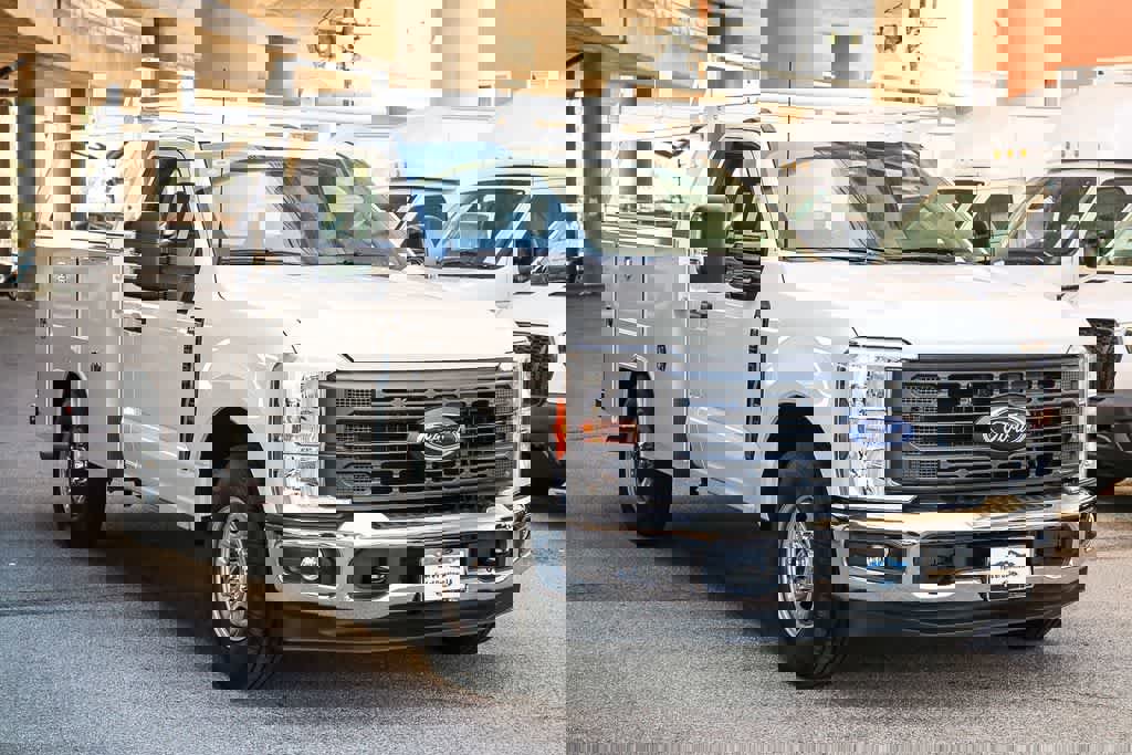 New 2026 Ford F250 XL w/ XL Chrome Package image 3