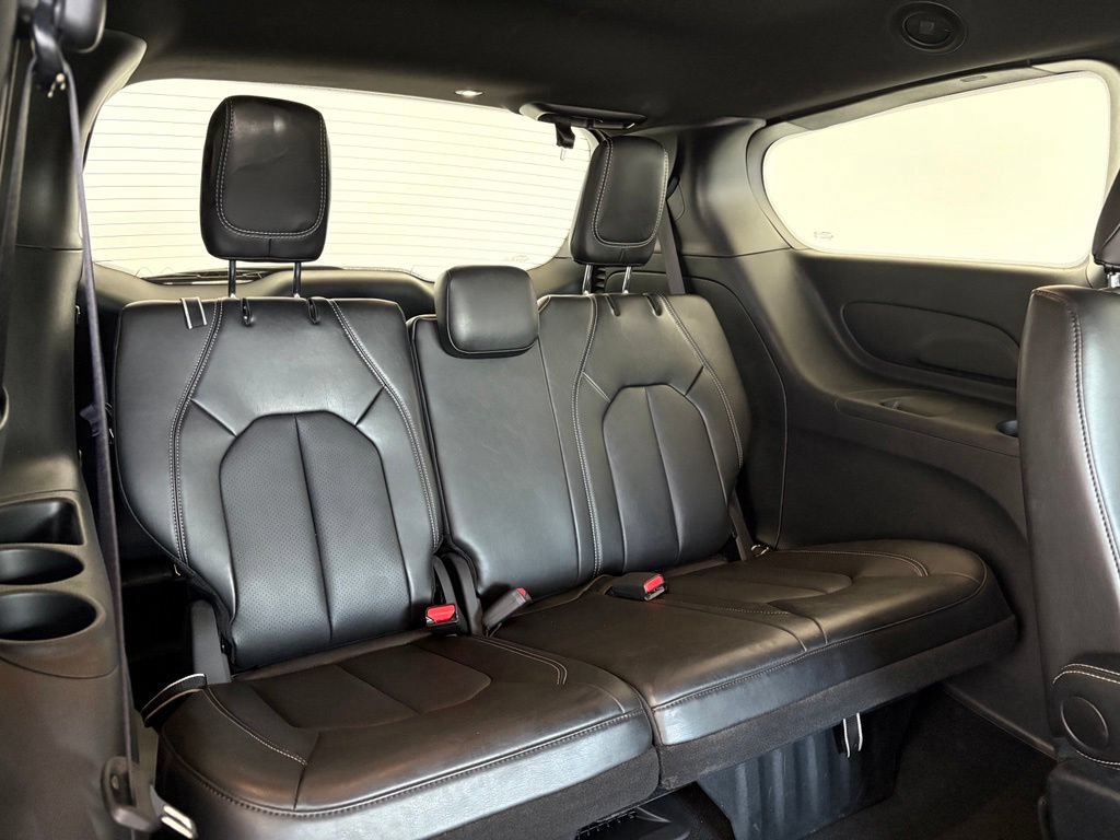 Used 2025 Chrysler Pacifica Select FWD image 36
