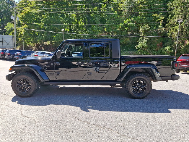 Used 2022 Jeep Gladiator Sport AWD/4WD image 5