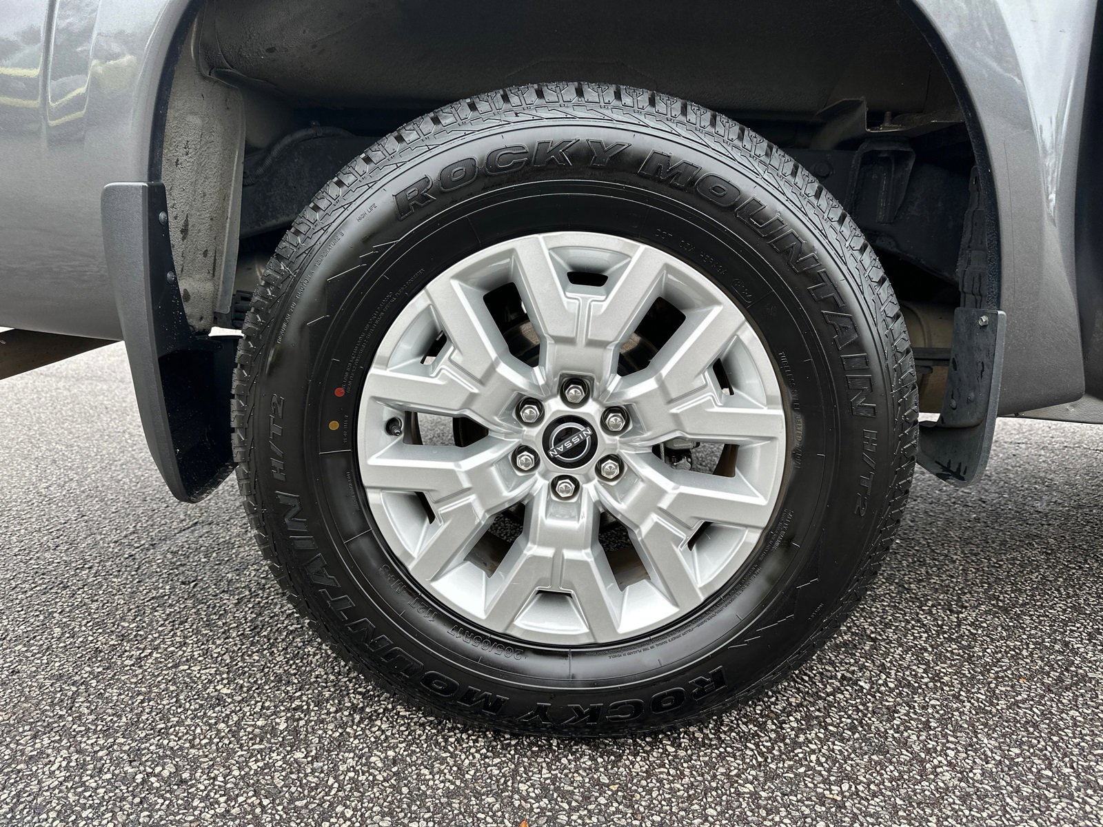 Certified 2022 Nissan Frontier SV image 17