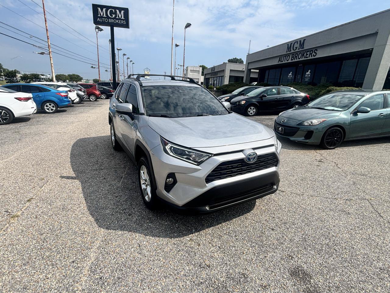 Used 2020 Toyota RAV4 XLE AWD/4WD image 32