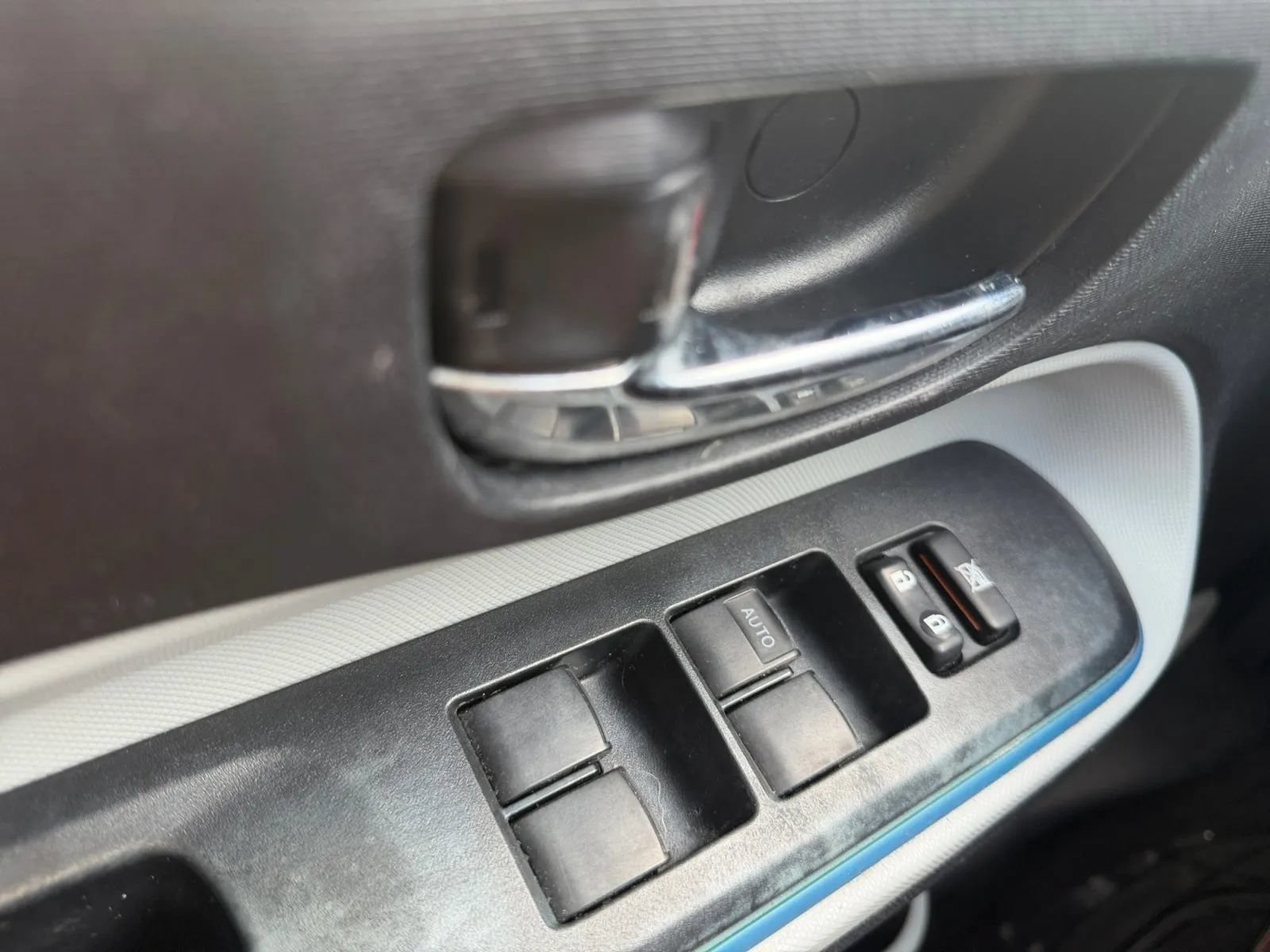 Used 2013 Toyota Prius C FWD image 17
