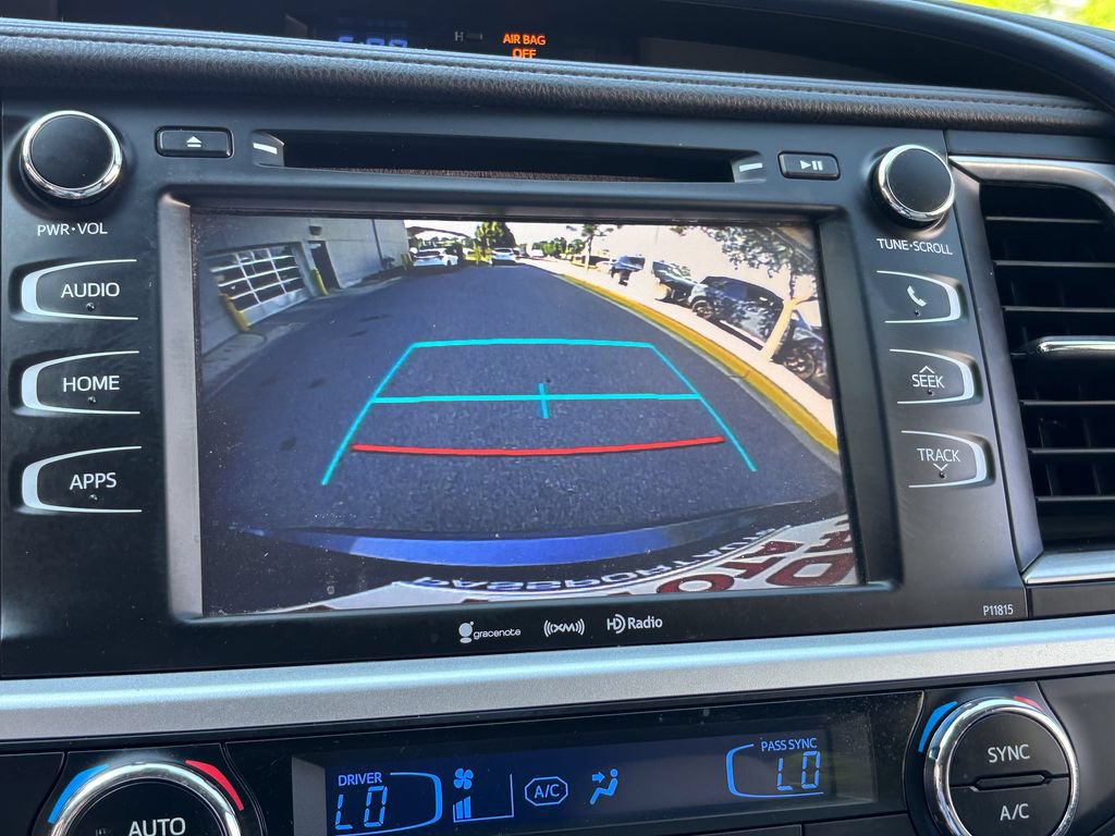 Used 2019 Toyota Highlander Plus AWD/4WD image 22