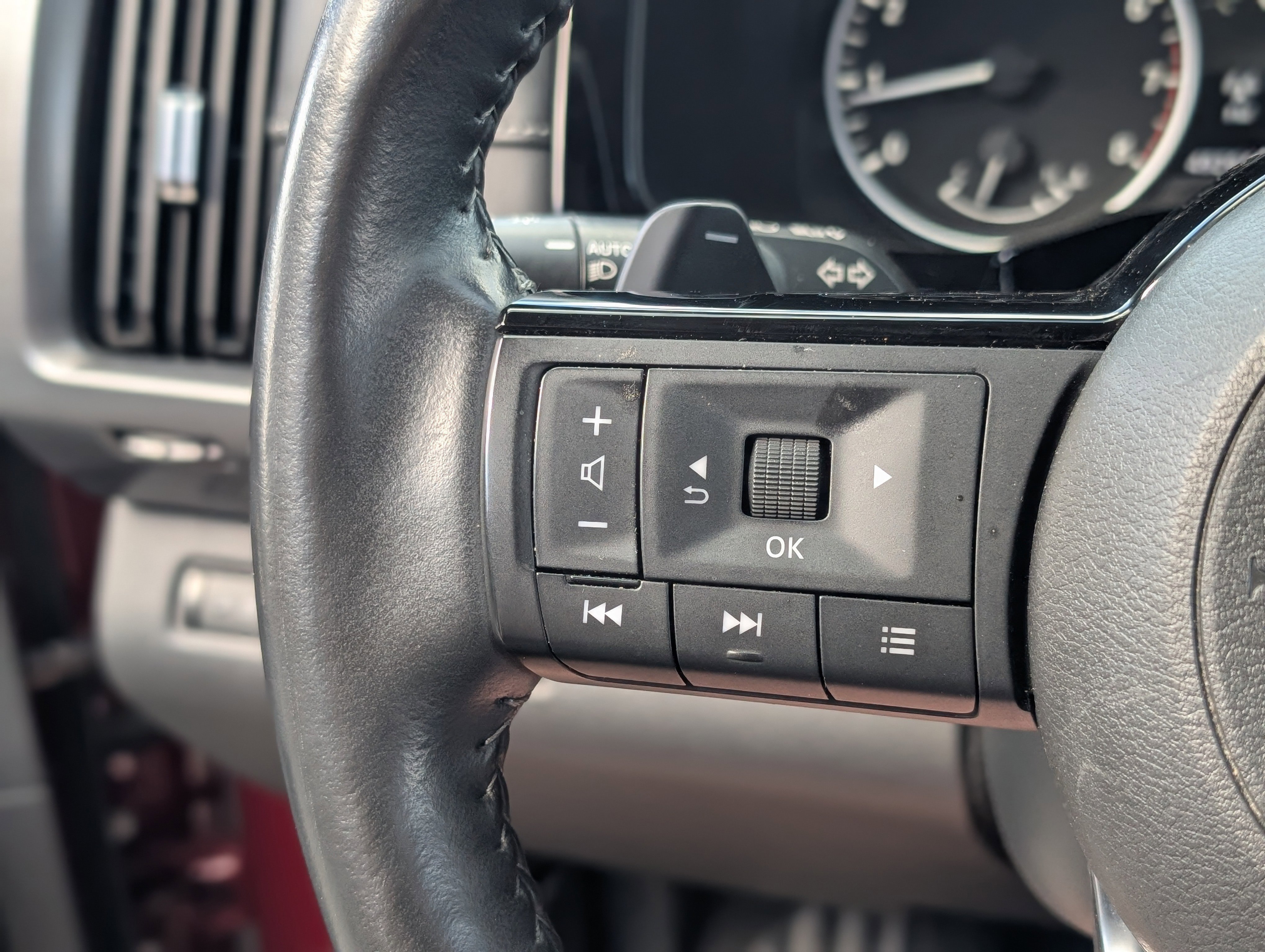 Used 2022 Nissan Pathfinder SL image 19