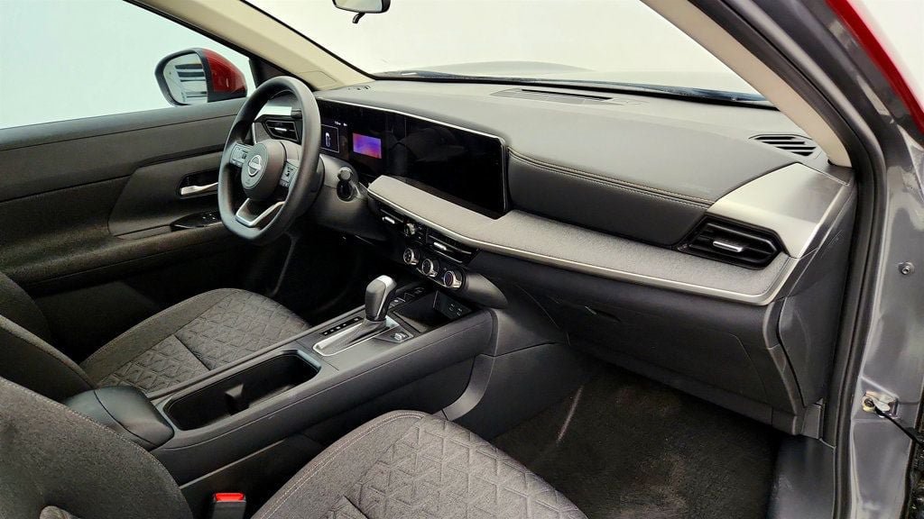 Used 2025 Nissan Kicks SV FWD image 21