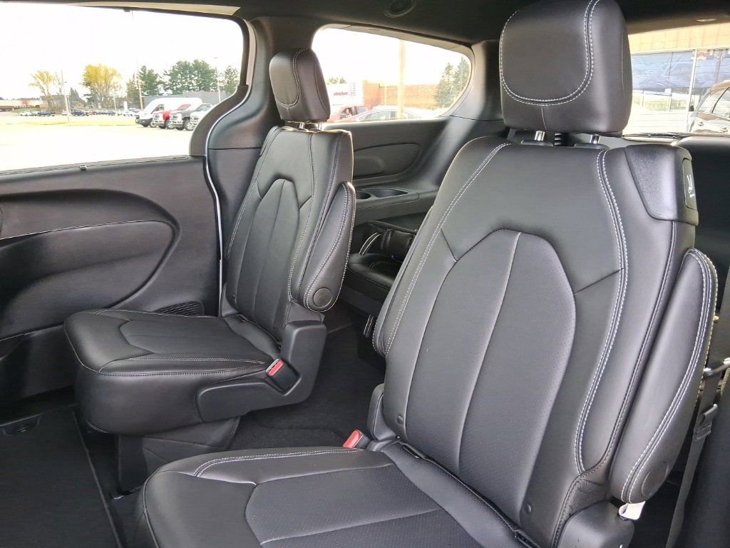 New 2026 Chrysler Pacifica Select image 22