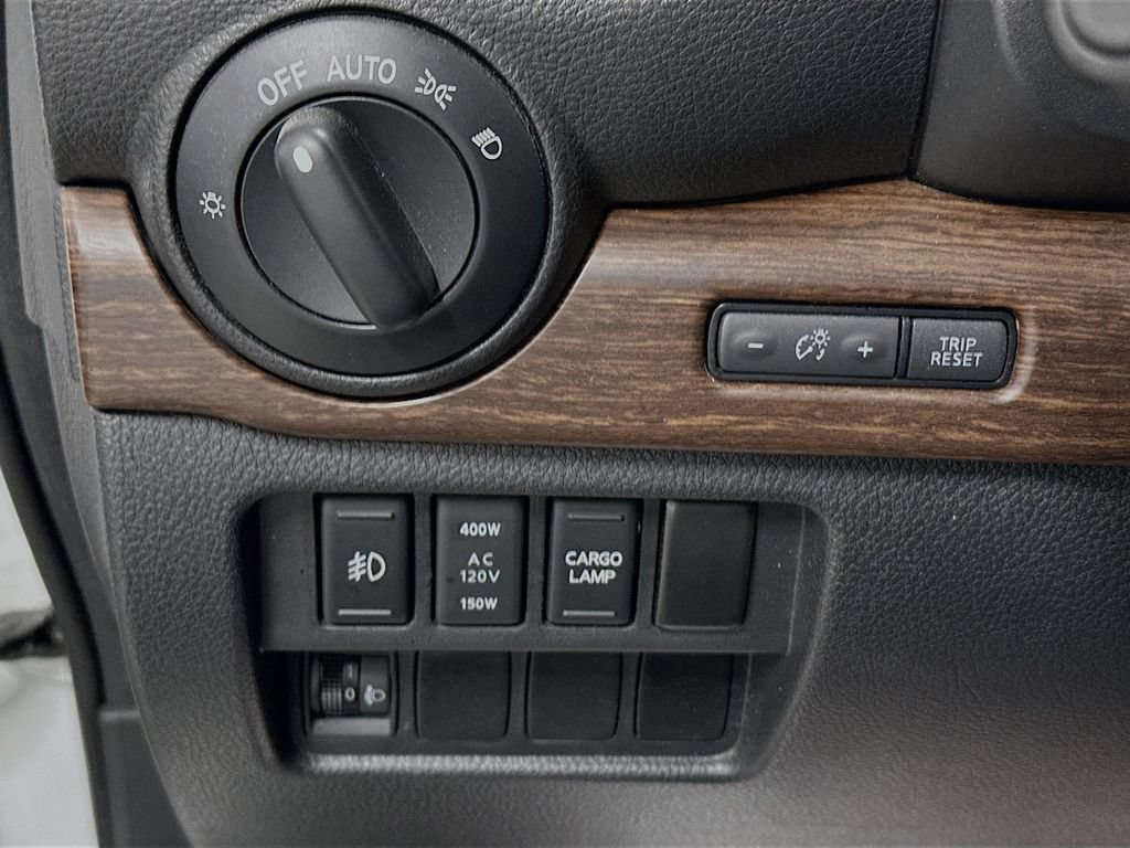 Used 2018 Nissan Titan Platinum Reserve AWD/4WD image 11