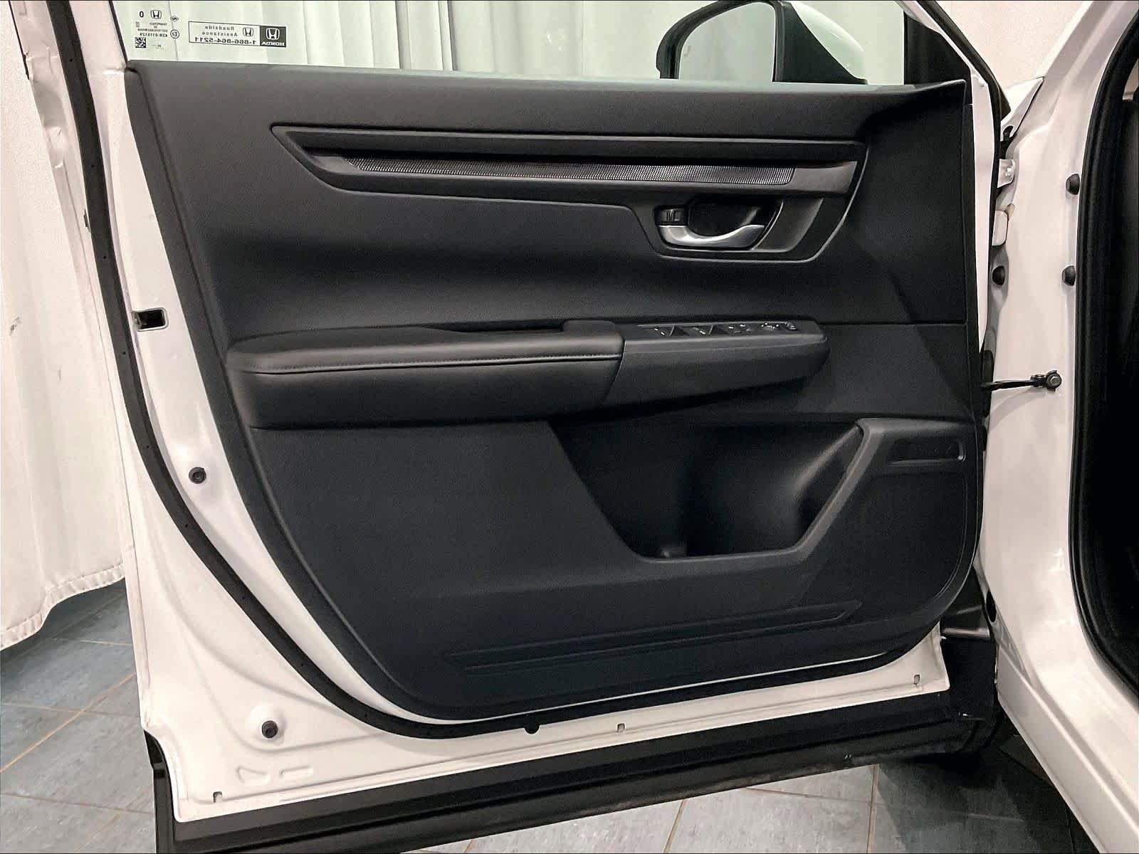 Used 2025 Honda CR-V EX image 9
