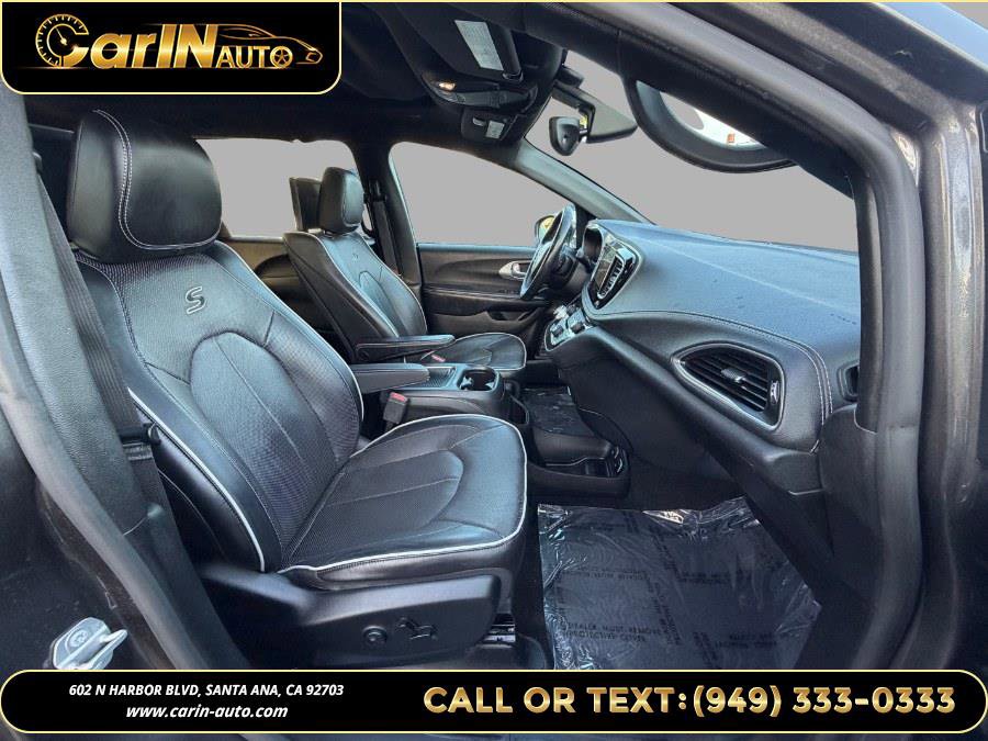 Used 2019 Chrysler Pacifica Limited w/ S Appearance Package image 12