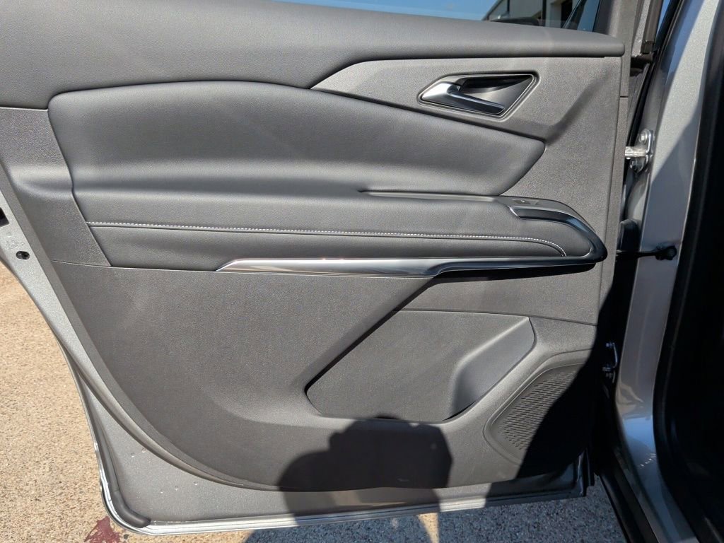 New 2025 Chevrolet Traverse LT w/ LPO, Floor Liner Package image 31