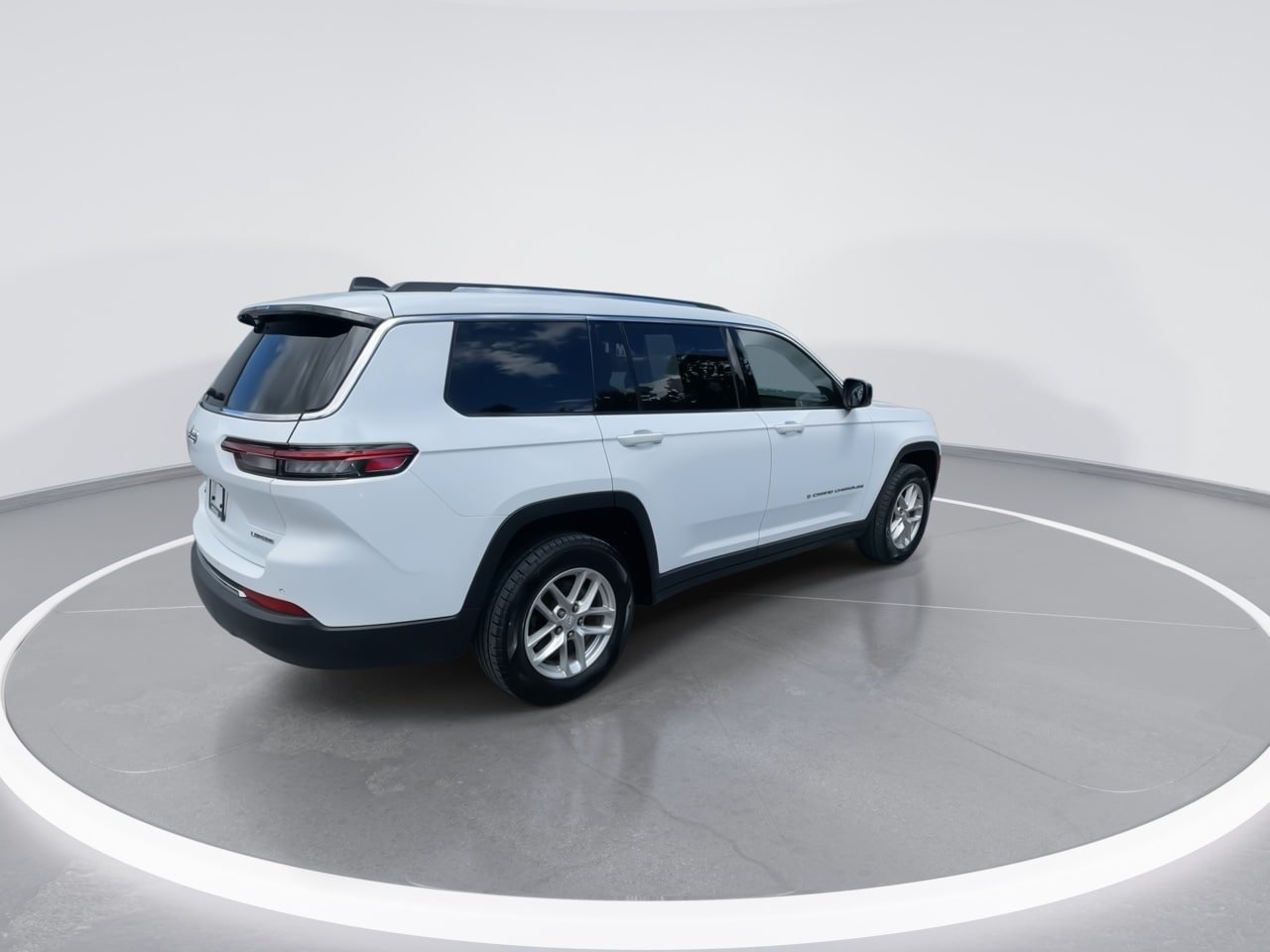 Used 2023 Jeep Grand Cherokee L Laredo AWD/4WD image 8