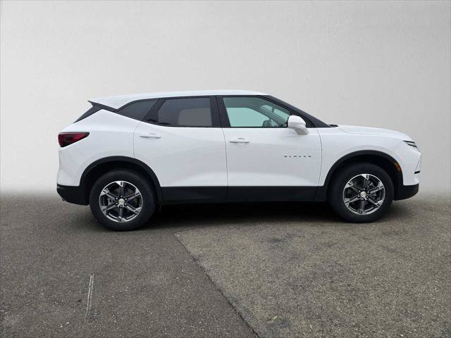 Used 2025 Chevrolet Blazer LT AWD/4WD image 2