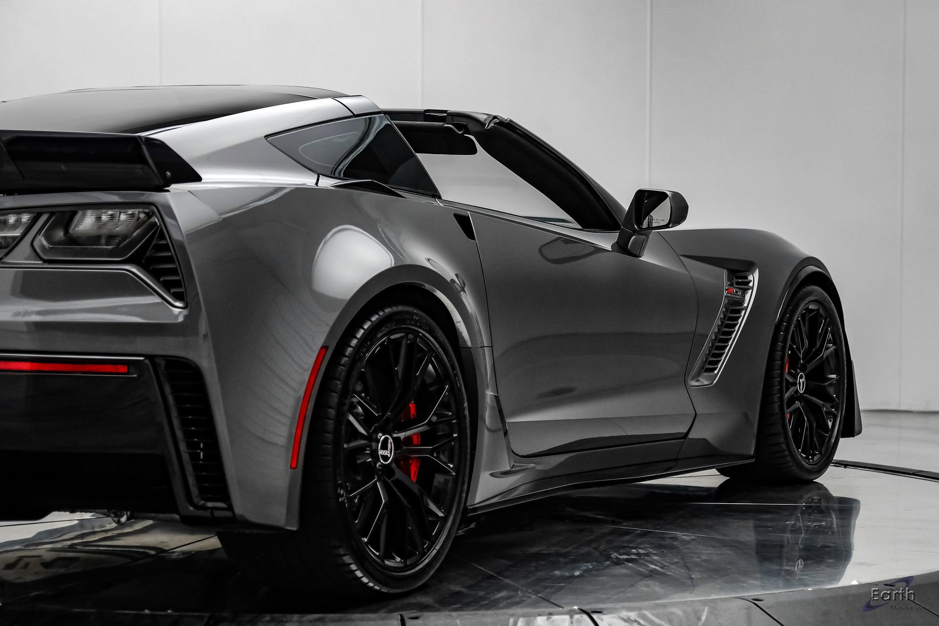 Used 2015 Chevrolet Corvette Z06 w/ 3LZ Preferred Equipment Group RWD image 23