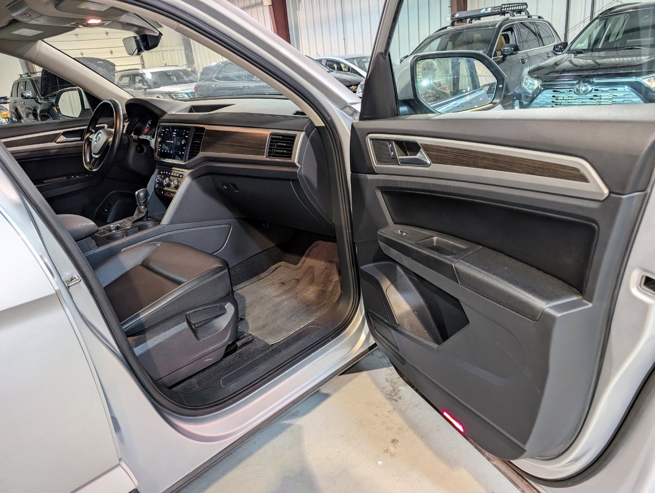 Used 2018 Volkswagen Atlas SE image 31