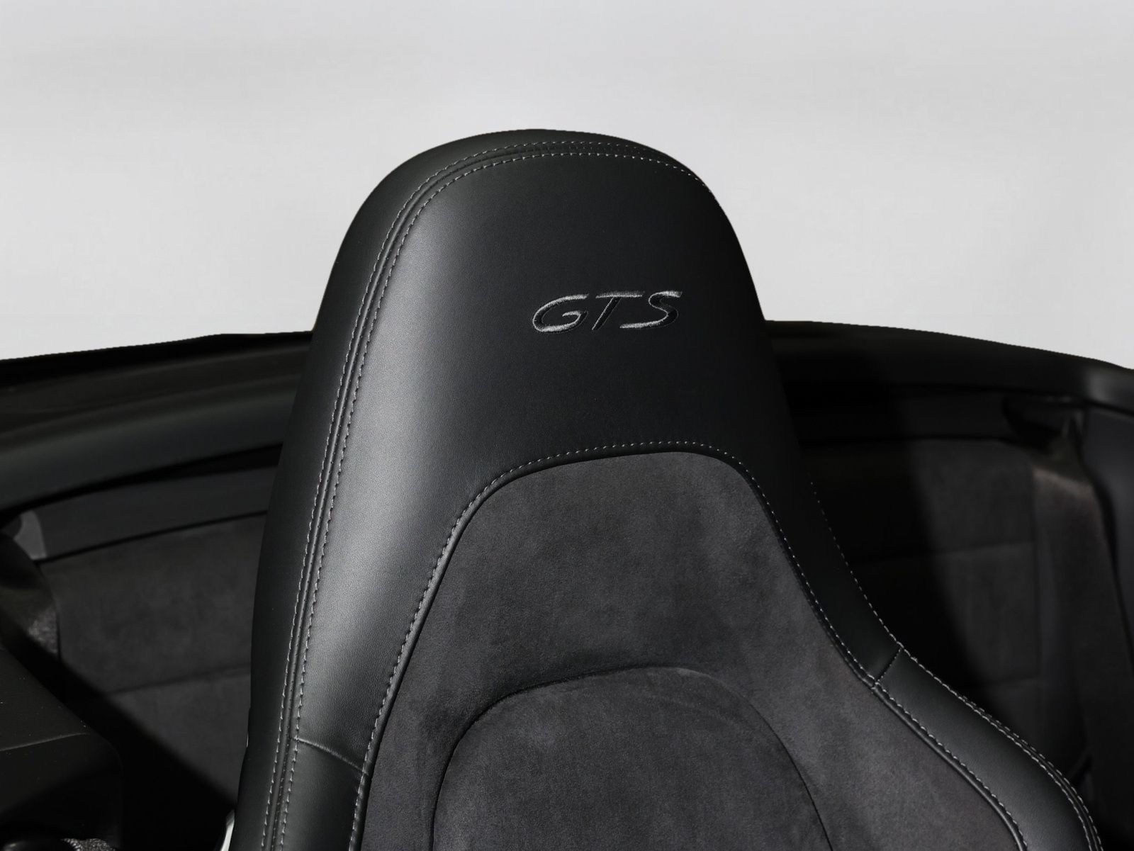Used 2017 Porsche 911 Carrera GTS RWD image 28