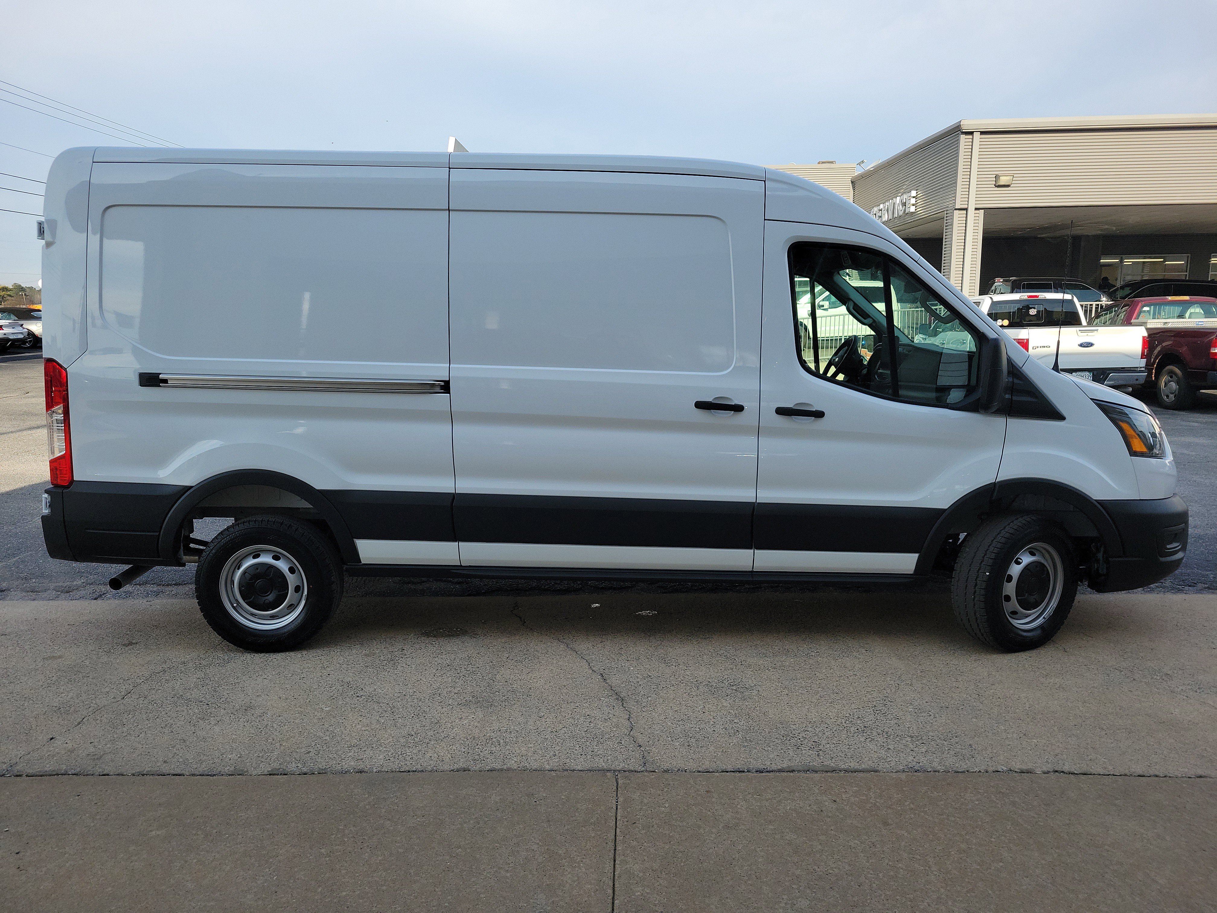 Used 2026 Ford Transit 250 148 Medium Roof RWD image 4